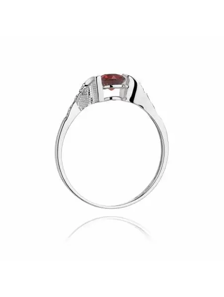 Ring In 14kt Gold with Garnet 0.60 ct and 6 Diamonds 0,03 ct