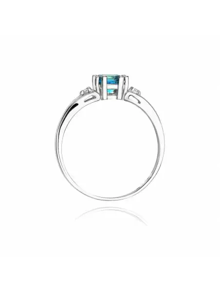 Ring 14kt Gold with Topaz is 0.70 ct and 2 Diamonds 0,03 ct
