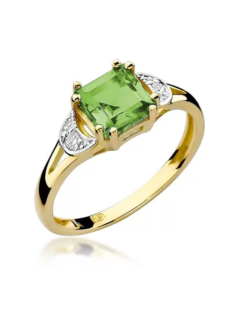 Ring In 14kt Gold with Olivine 1,10 ct and 2 Diamonds 0,06 ct